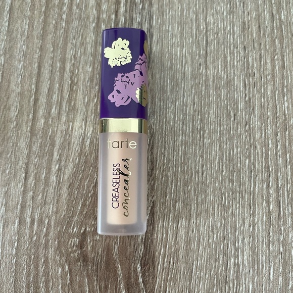 25-H Light-Medium Creaseless Concealer - Picture 2 of 4